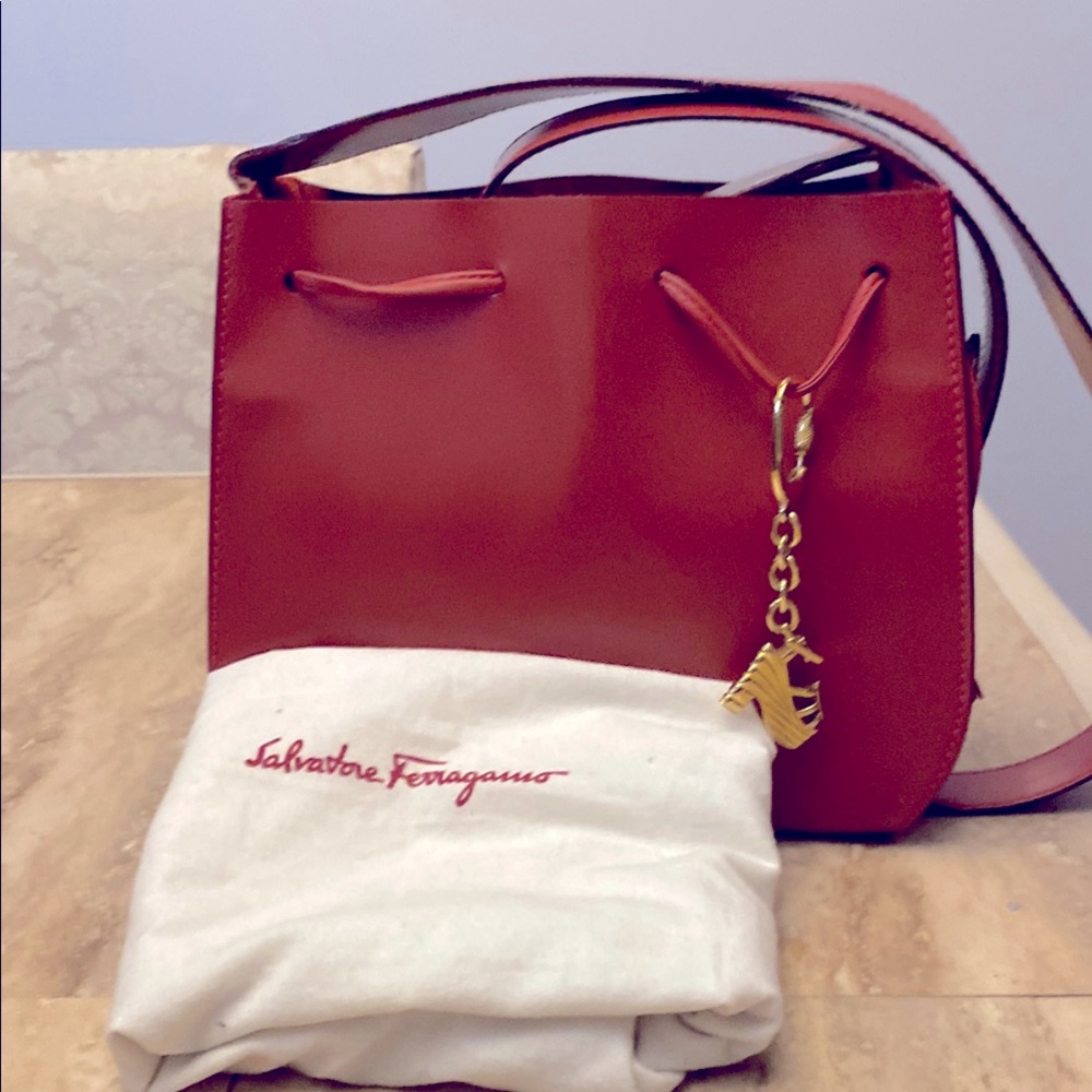 Salvatore Ferragamo vintage reddish/brown (rust) Leather crossbody bag Rank A